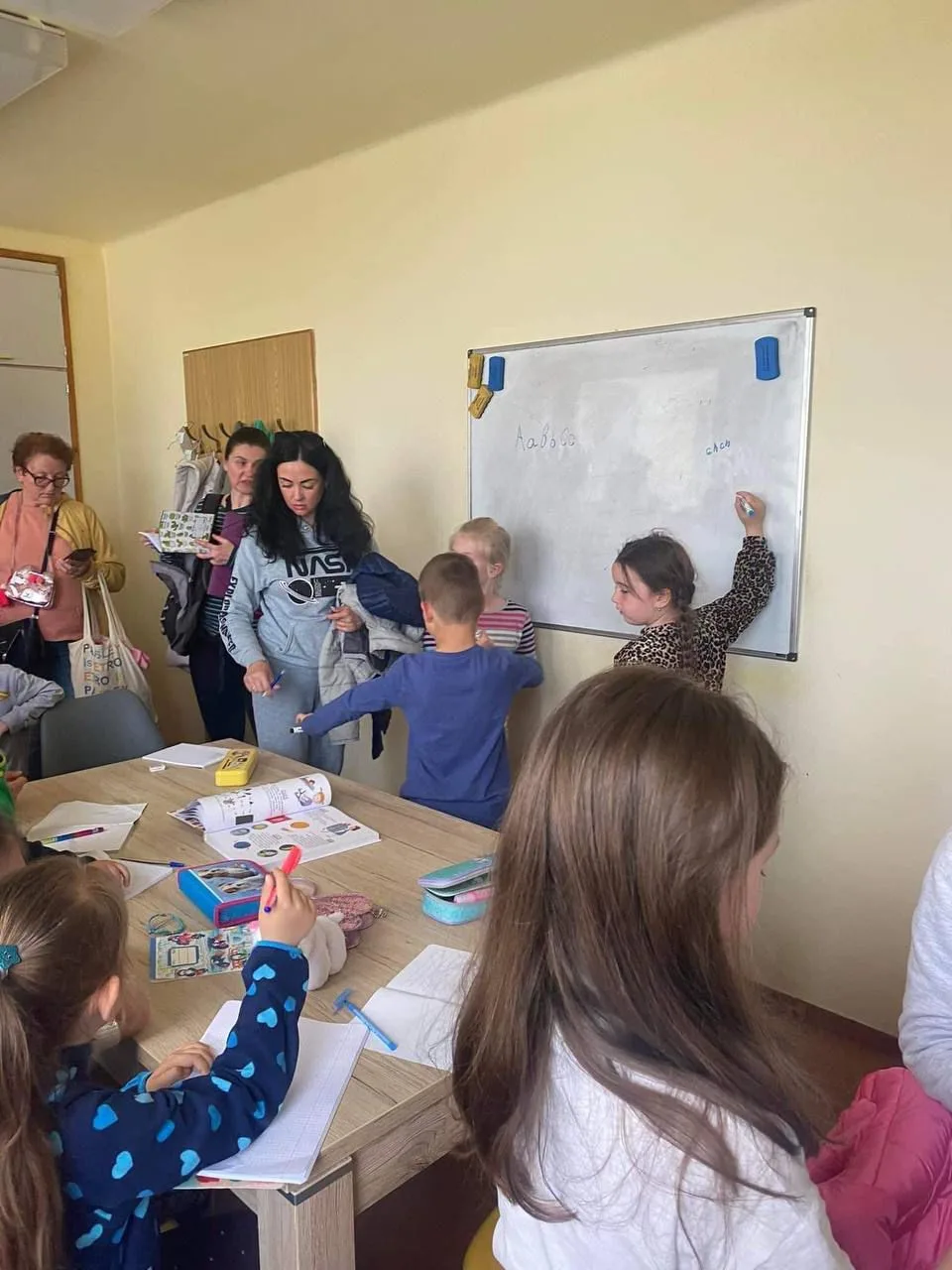 Робота біля дошки під час дитячого курсу чеської мови